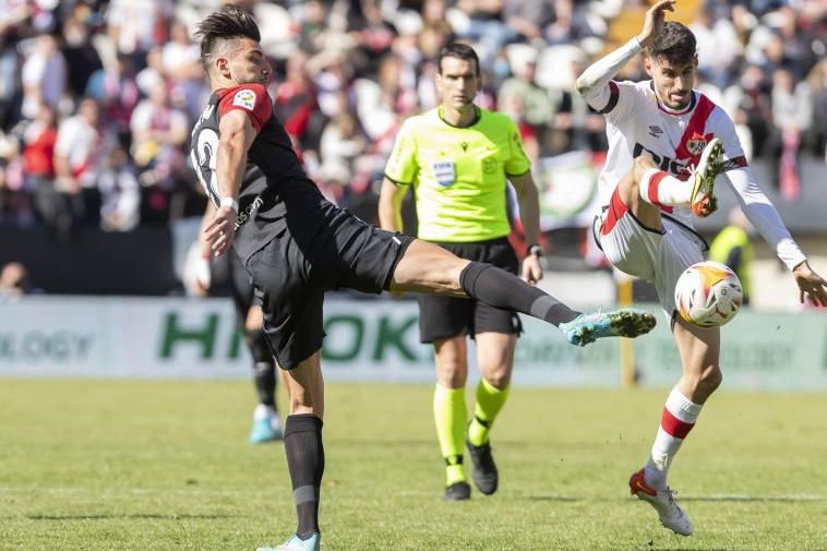 El premio para Martínez Munuera tras el polémico Rayo-Sevilla y el hilo de la indignación nervionense