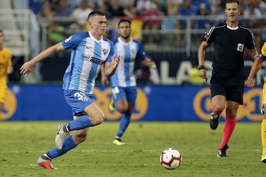 Dejó varios goles en La Rosaleda, es suplente en Primera RFEF y ahora el Málaga tiene que pagar por él unos 200.000 euros