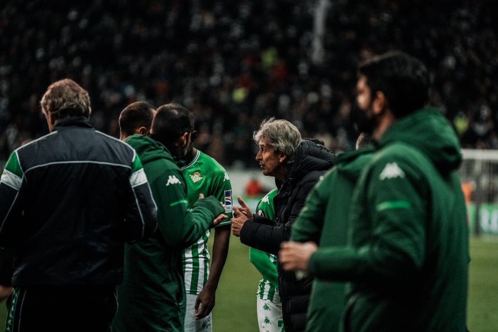 Pellegrini ve el vaso sólo medio vacío tras el "doloroso" adiós del Betis a Europa y desvela dos nuevos lesionados