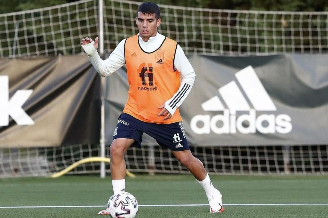 Víctor Gómez cambia la blanquiazul por la 'Roja'