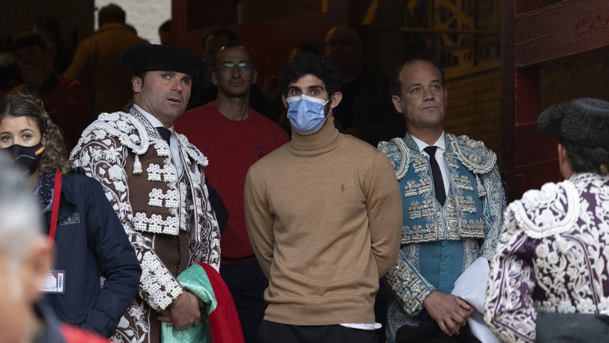 Con su futuro en el aire, Guedes se empapa de sevillanía