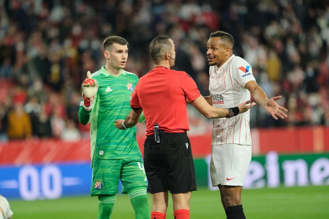 La UEFA sanciona al Sevilla FC