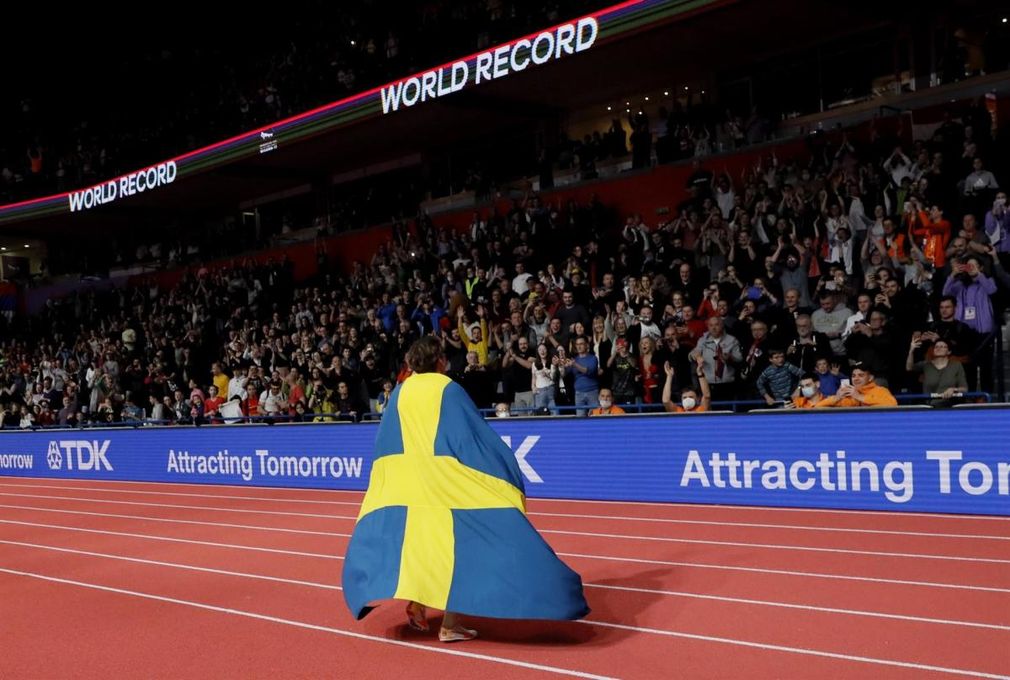 Duplantis oro en pértiga y nuevo récord del mundo con 6,20