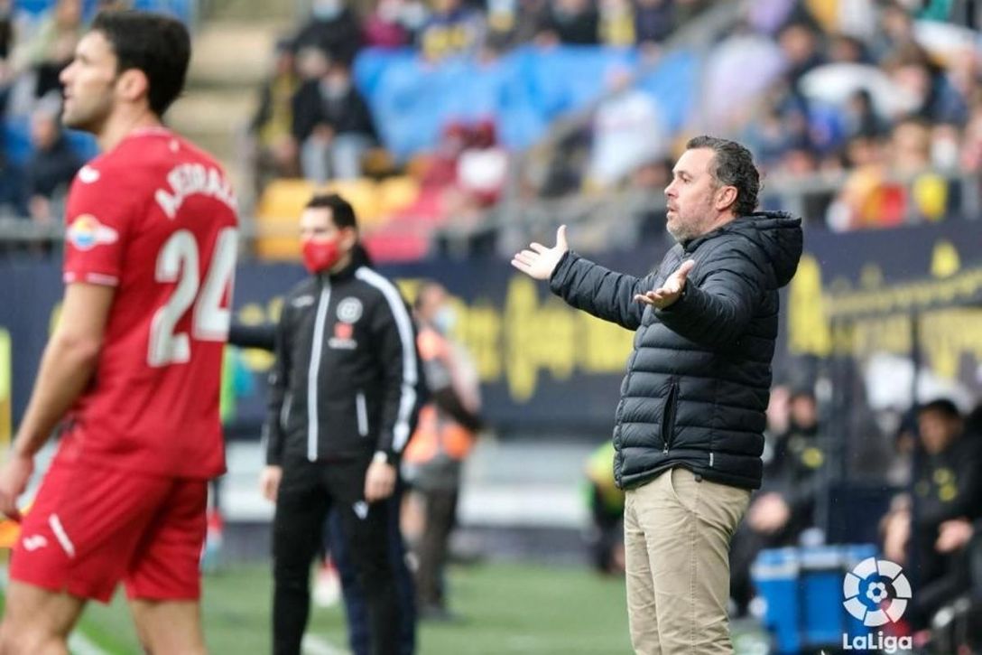 La afición del Cádiz se rinde a Sergio González: "Está haciendo un trabajazo y los jugadores creen en él"