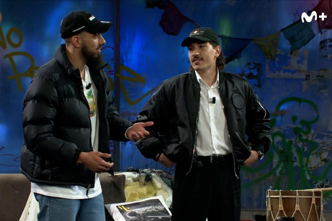 Piropos subidos de tono por Bizum, obsesión de Juanmi con su villancico y dinero en el banco: Bellerín y Borja, en La Resistencia