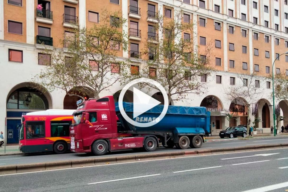 Centenares de camiones colapsan el centro de Sevilla
