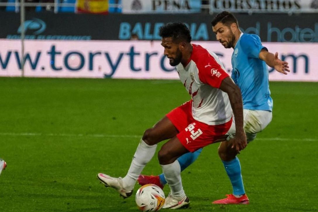 Oficial: El Almería renueva a Dyego Sousa hasta 2024