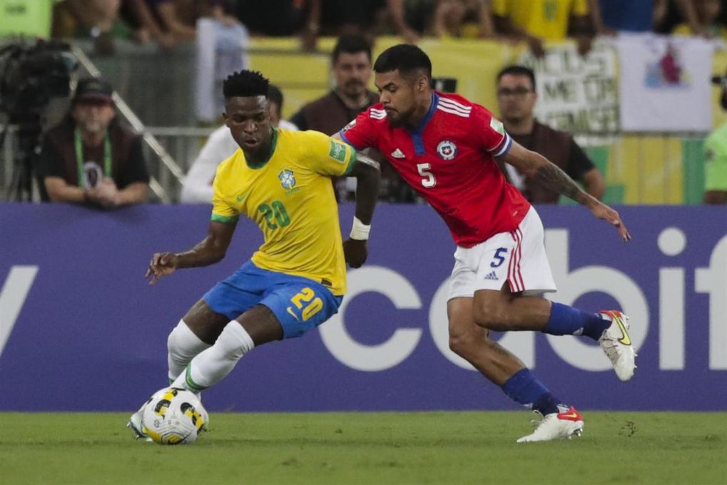 4-0. Neymar se redime, Vinícius marca, Claudio Bravo 'regala' dos goles y Brasil deja a Chile en el abismo