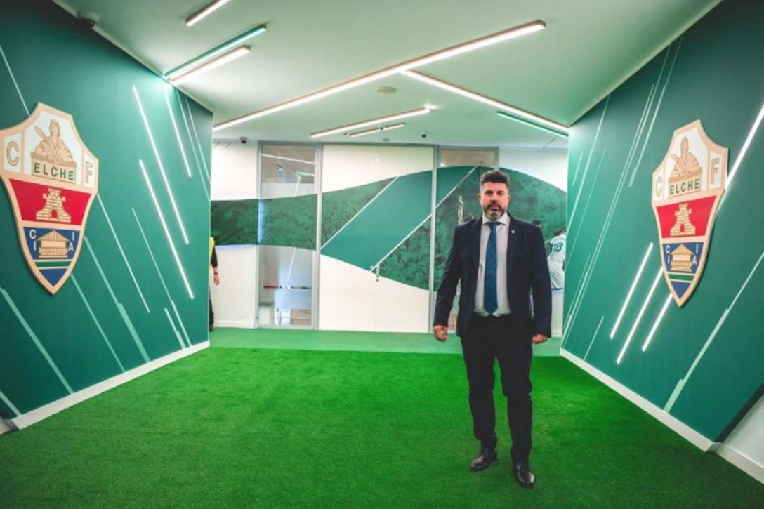 De ser reponedor en un chino a dueño de un club de LaLiga y representante de "más de cien futbolistas"