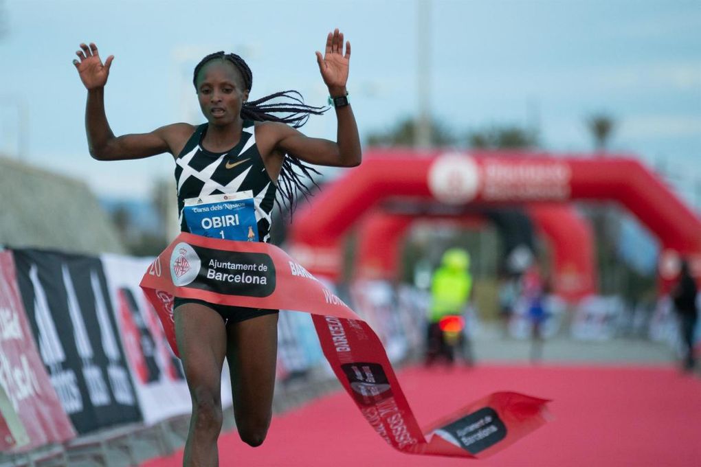 Obiri y Kwemoi reinan en el medio maratón del Bósforo