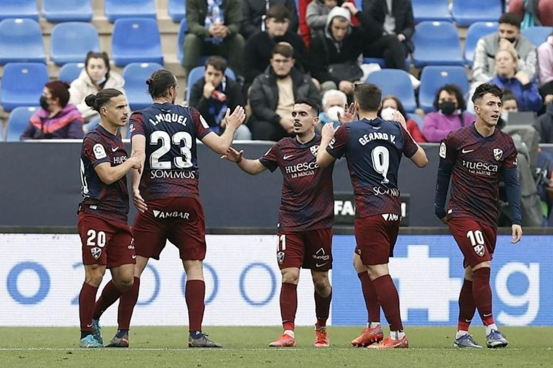 Málaga 0-2 Huesca: Llueve (barro) sobre mojado en La Rosaleda