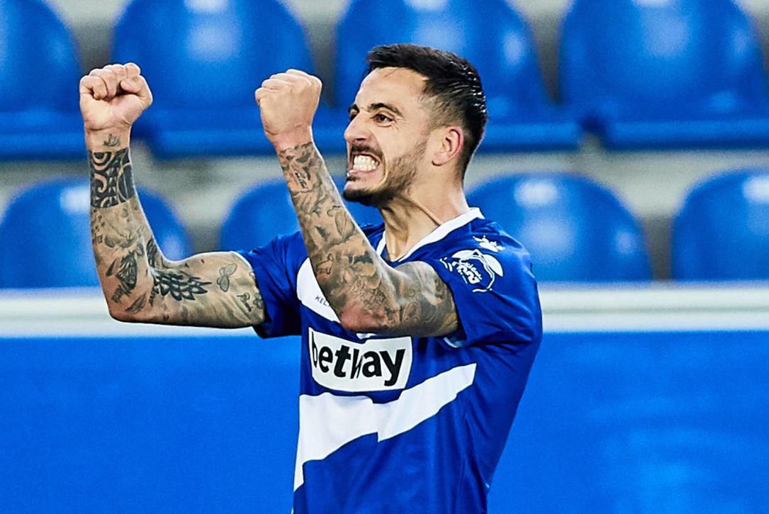 Joselu olvida su bonito affaire con el Sevilla y se centra en el Alavés y su futuro