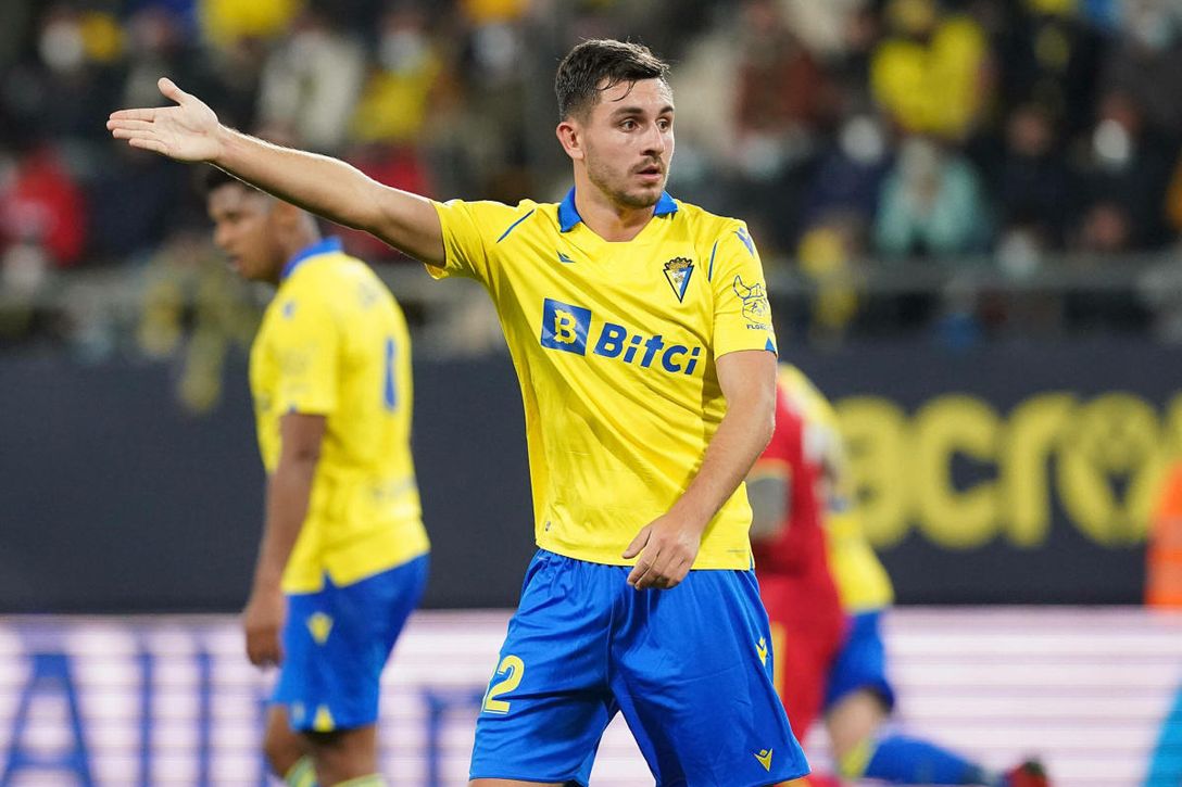 Víctor Chust se congratula de elegir al Cádiz y bromea sobre Bryan Gil