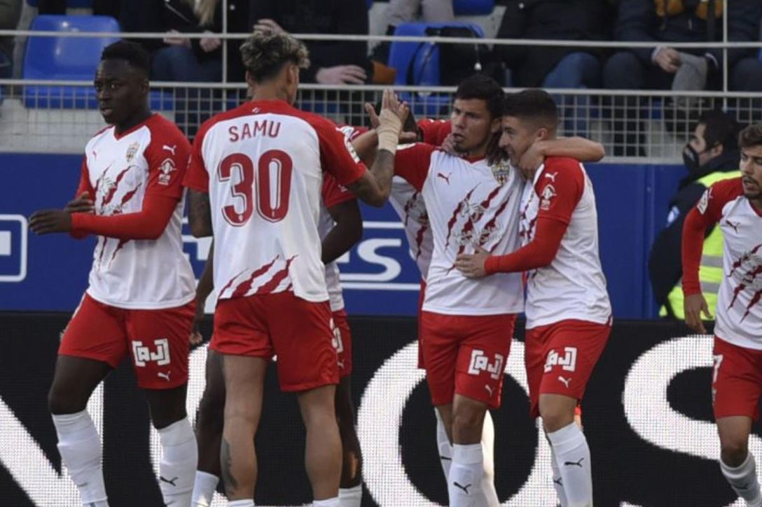 Huesca 1-1 Almería: el Almería sobrevive al show de López Toca