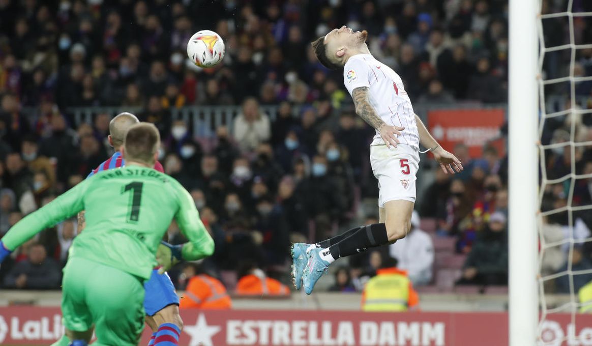 Un doble castigo que obliga al Sevilla FC a mirar hacia abajo