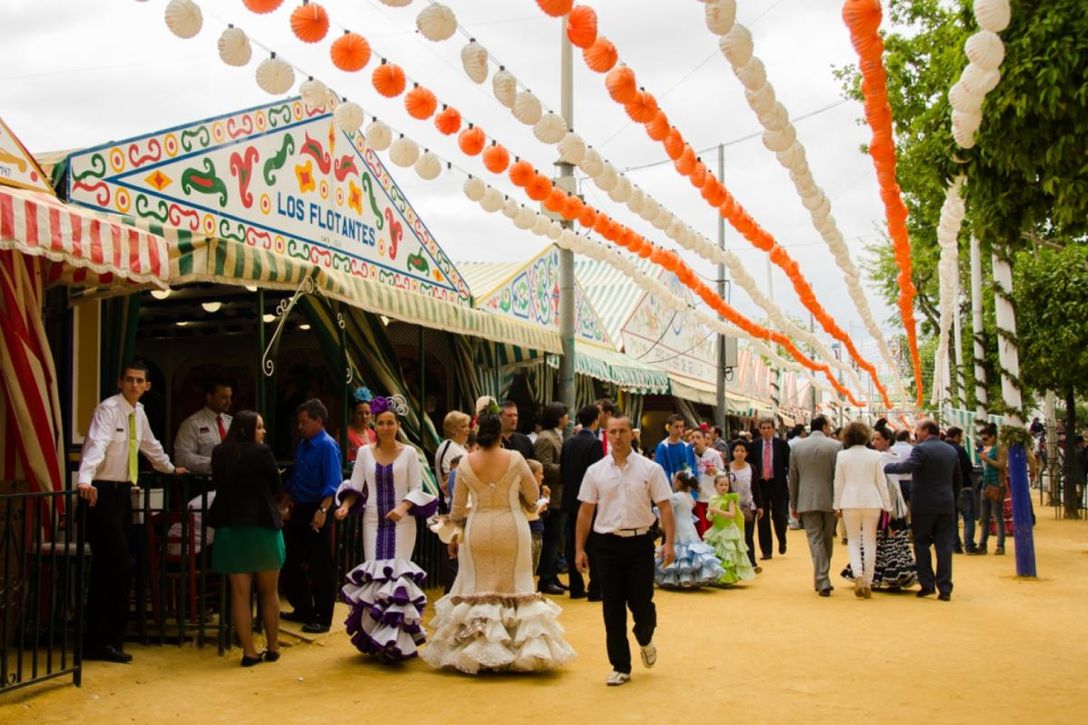 Feria de Abril, libre de mascarillas pero con la protesta de la Junta de Andalucía