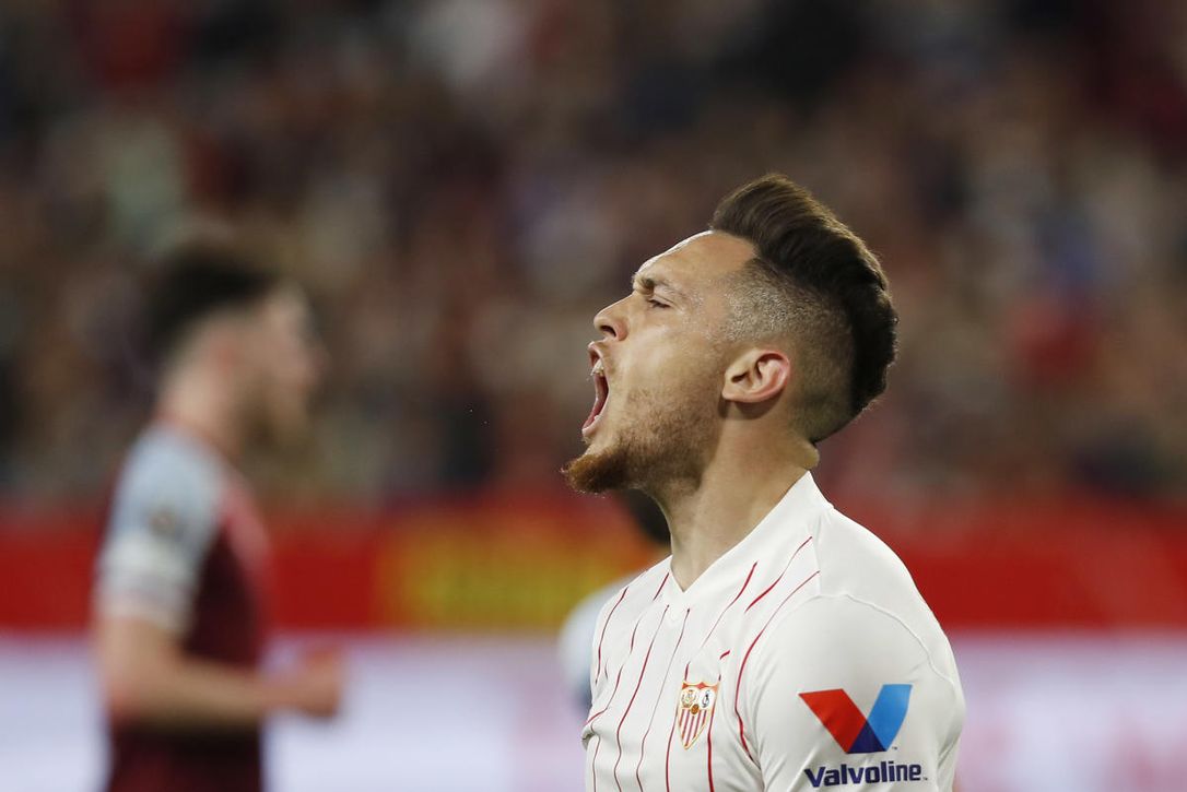 La situación del Sevilla hace acudir a los 'buitres' en busca de Ocampos