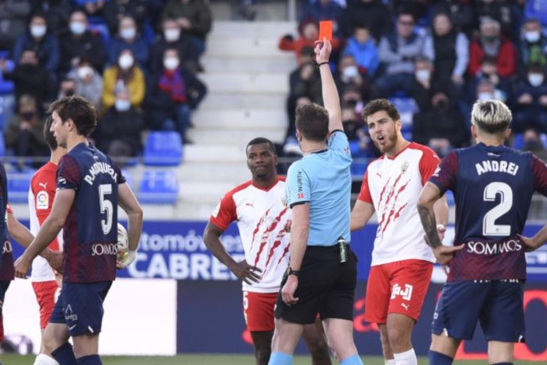 Después del escándalo de Huesca, llega otro árbitro que trae malos recuerdos al Almería