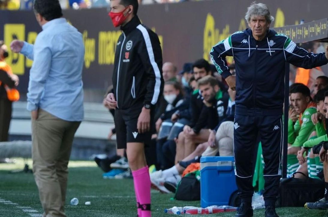 Pellegrini se moja con el VAR, saca pecho por su equipo y se alegra por los béticos