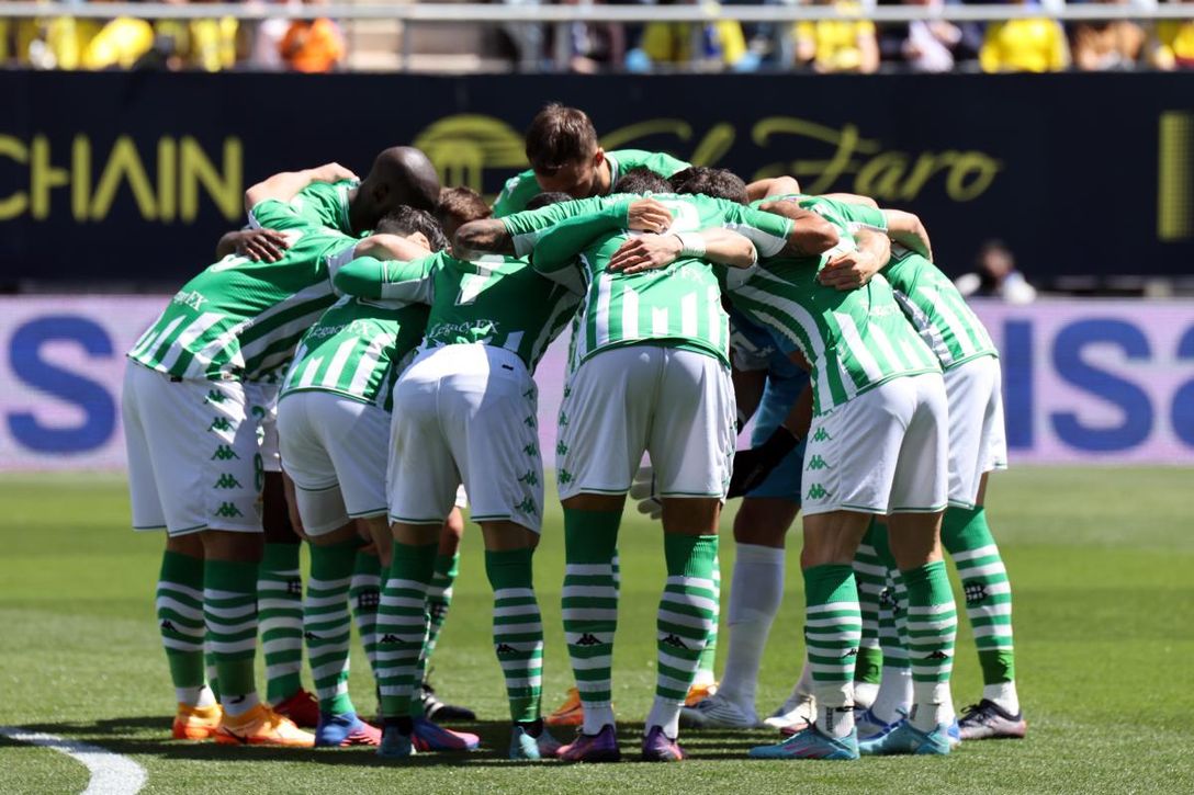 Pellegrini dirige al Betis más inconformista de la historia, pero también al peor invitado posible