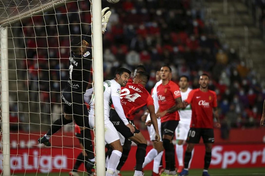 Caparrós lo recuperó de Inglaterra, llegó a jugar gratis en el Betis hasta que Cordón lo descartó y ahora afronta un futuro incierto