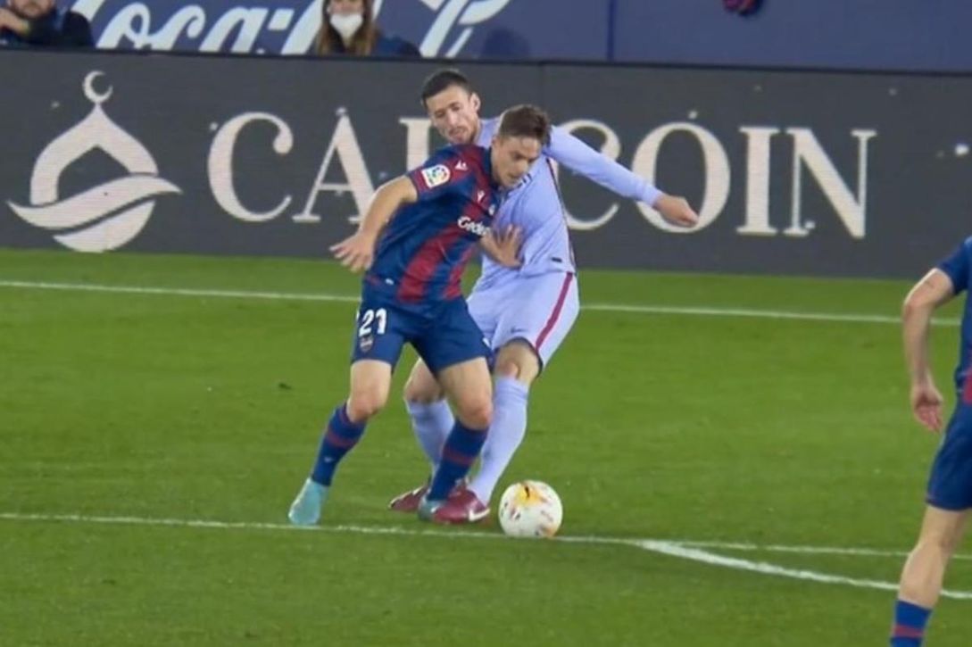 El desastre de Lenglet contra el Levante y cómo ha pasado de ser odiado a amado en menos de 24 horas