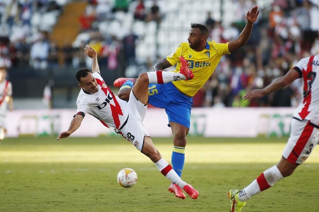 Akapo habla de su renovación: "Ahora mismo no hay nada en serio"