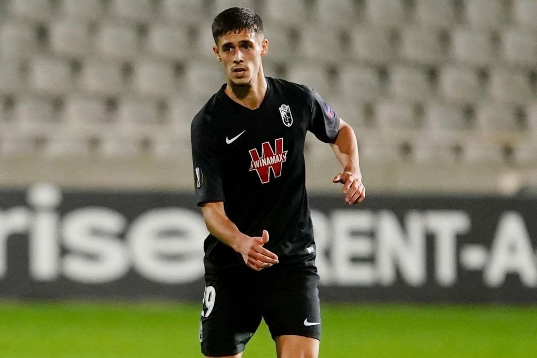 Debutó de la mano de Diego Martínez, Robert Moreno lo condenó al ostracismo y está ante una nueva oportunidad tras la lesión de Torrente