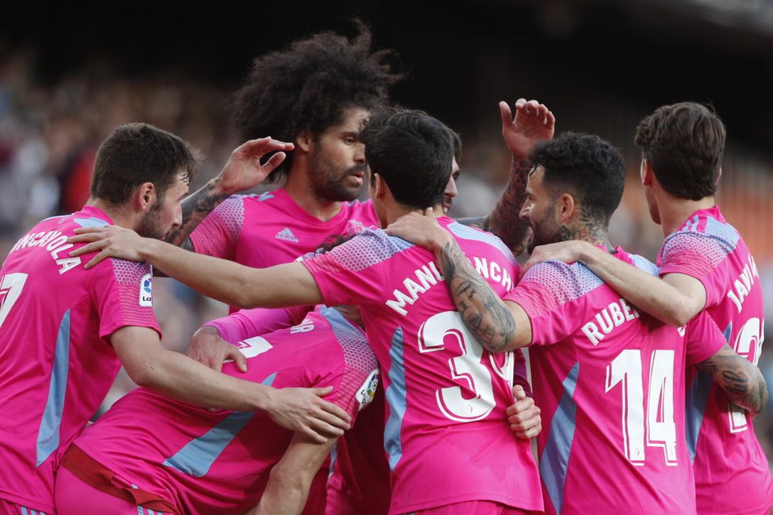 Valencia 1-2 Osasuna: Tanto pensar en la Copa que se les escapa LaLiga