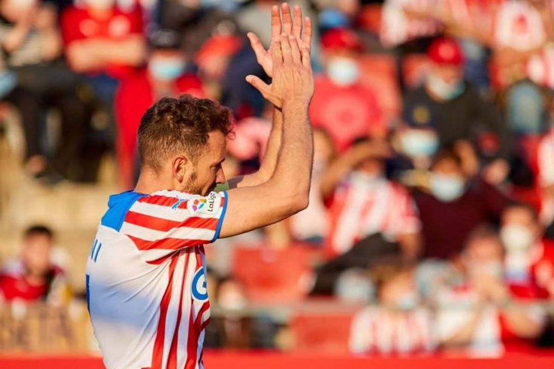 El Málaga tiene más cerca la permanencia gracias al Girona