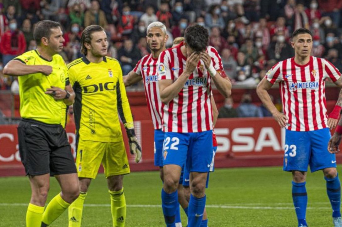 Nuevas sanciones a los jugadores del Sporting por la tangana en el derbi asturiano