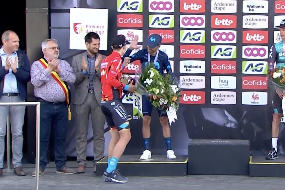 Valverde no puede con Dylan Teuns en la cima del Muro de Huy