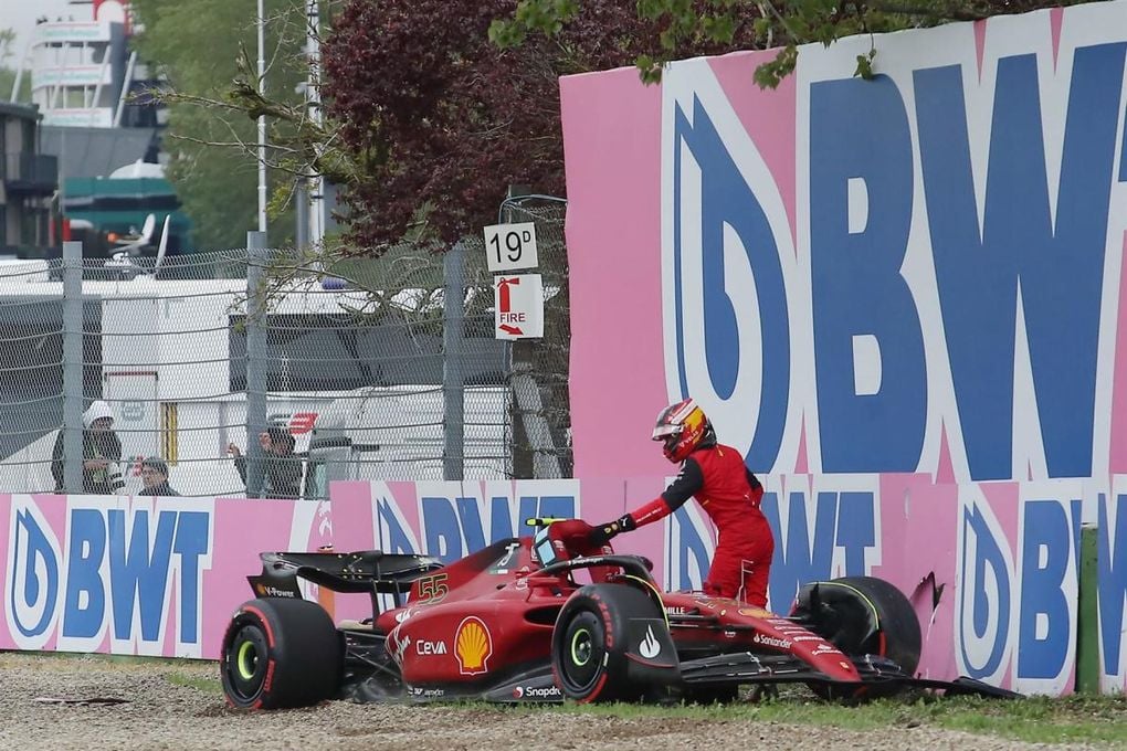 Verstappen sale primero, delante de Leclerc, en el esprint de Imola