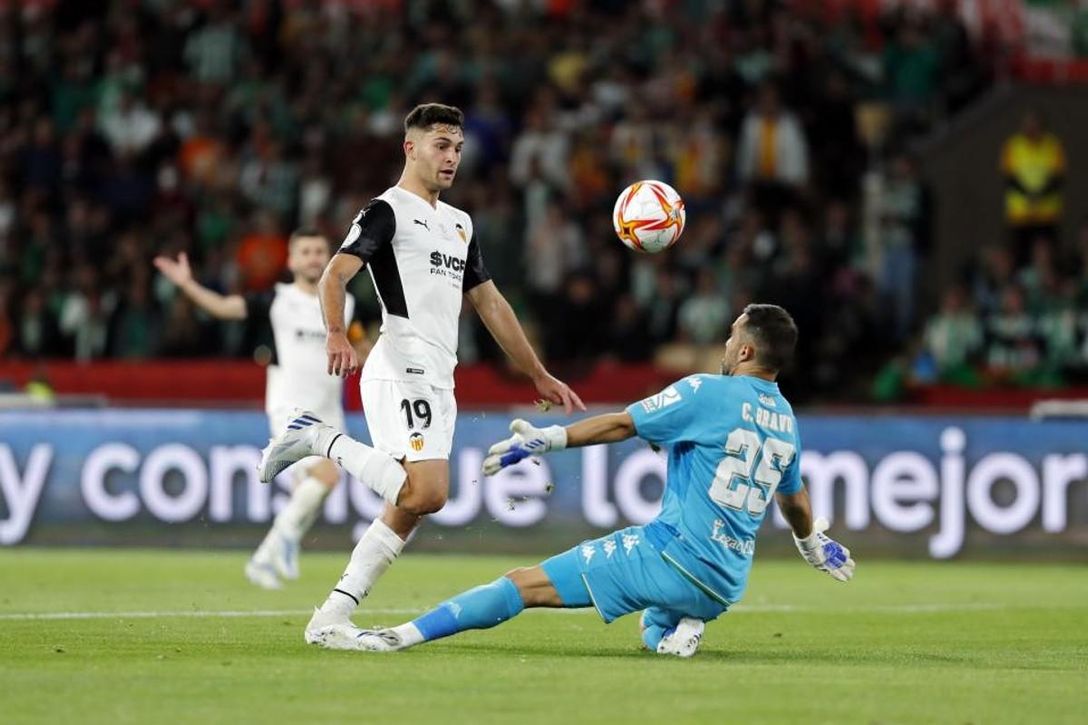 Los movimientos por el goleador che de la final