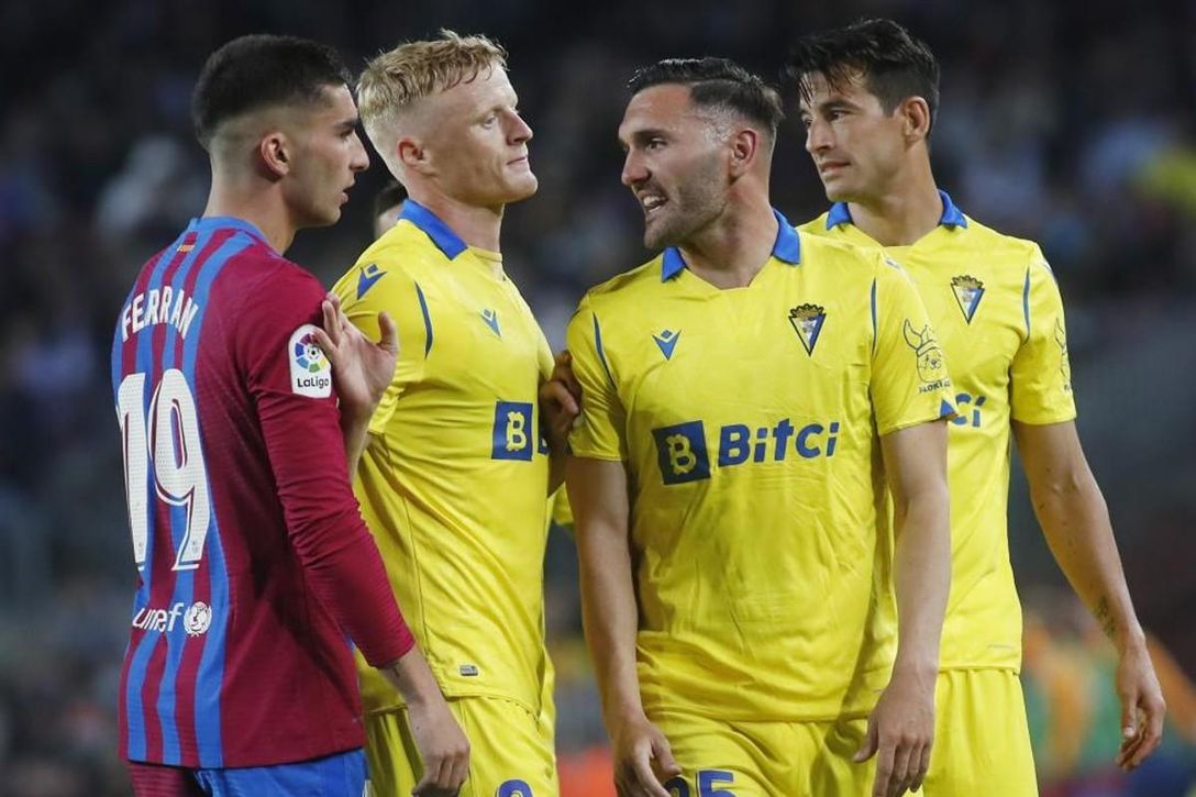 El delantero que forzó para intentar fichar por el Sevilla y que hoy hace historia con el Cádiz: "¿El Sevilla? A quién no le gustaría"