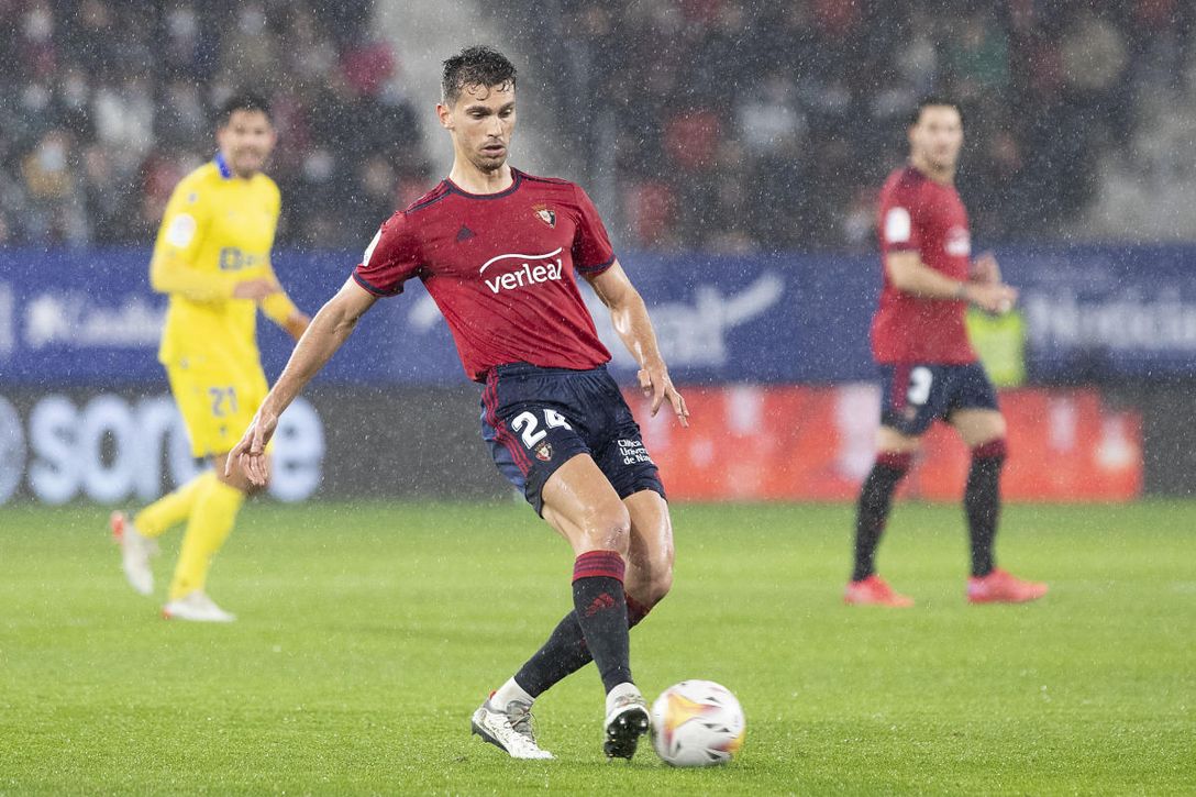 Osasuna oferta, espera respuesta pero teme a Monchi