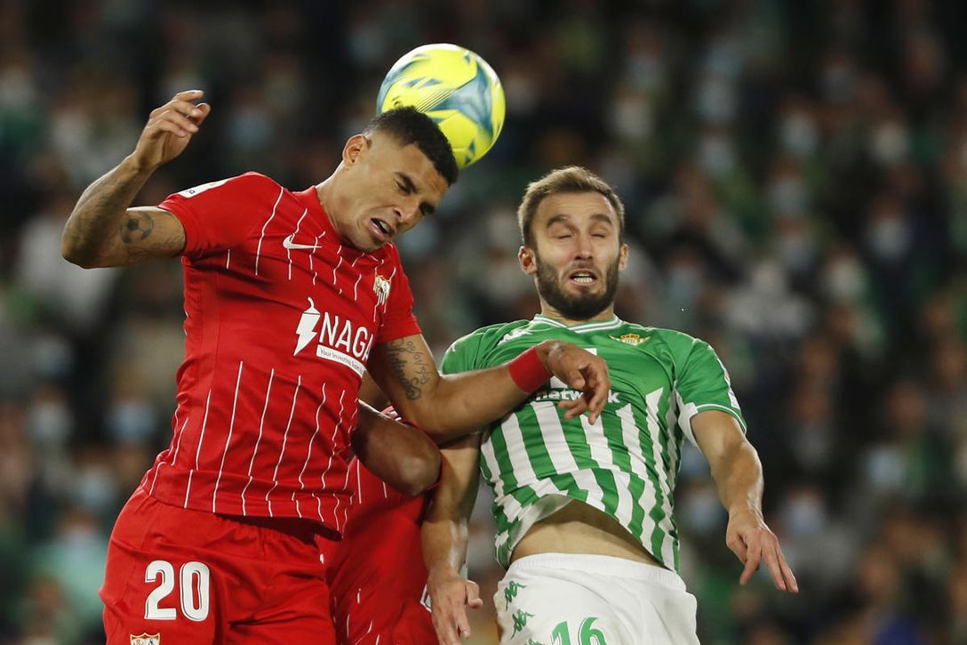 Diego Carlos: "Estoy muy contento en el Sevilla, pero no sé cómo será el verano"