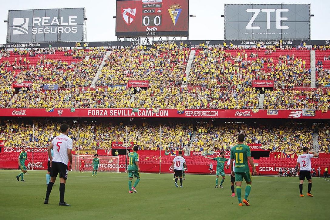 El día en el que 7.000 aficionados del Cádiz inundaron el Sánchez-Pizjuán