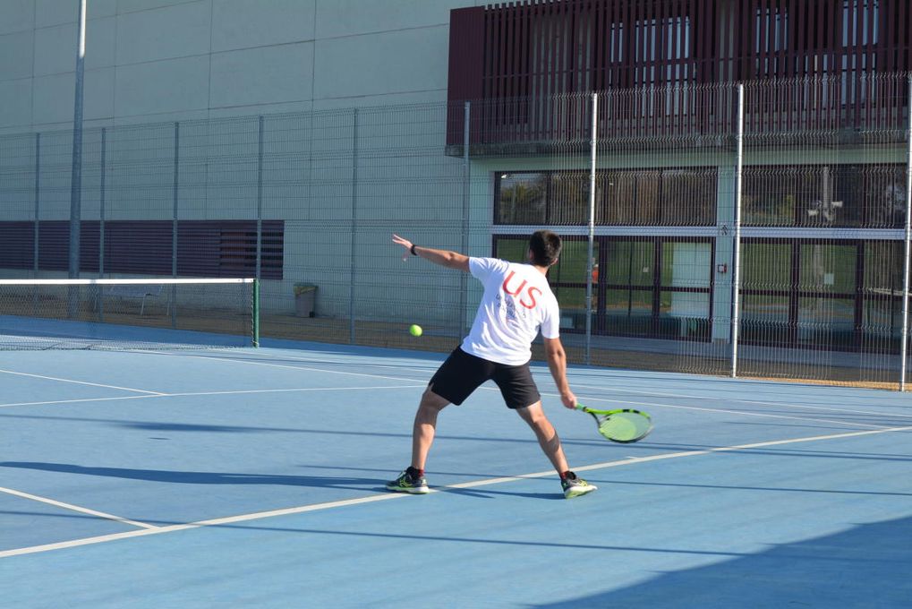 Nuevos cursos de raqueta en mayo, en el CDU Los Bermejales
