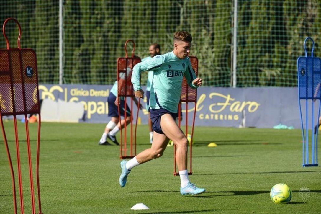 Dos regresos en la lista del Cádiz para viajar a Sevilla