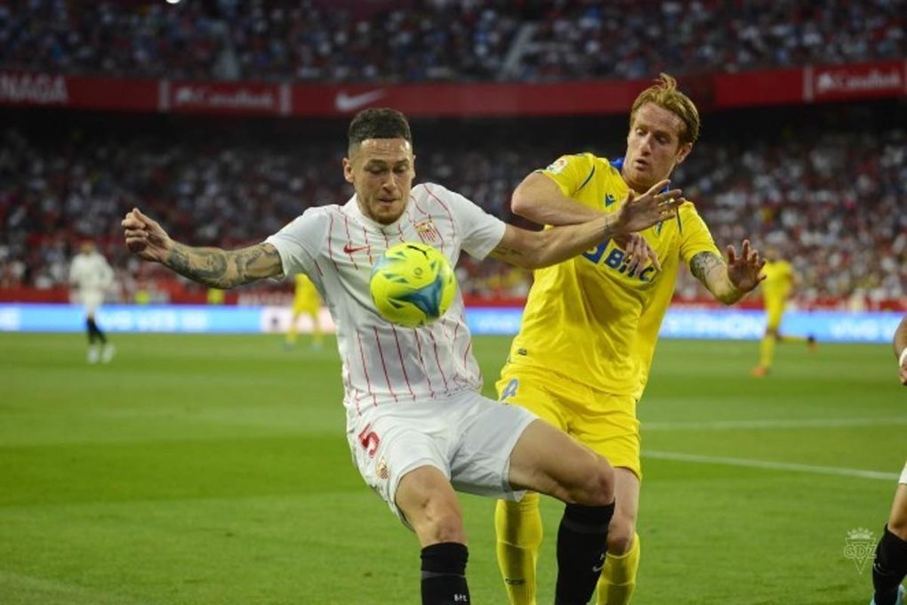 Álex Fernández habló en zona mixta tras el empate en Sevilla