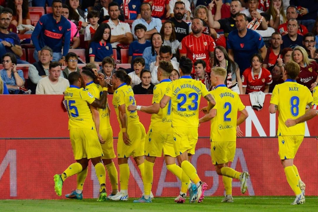 Sevilla FC 1-1 Cádiz CF: La Feria empieza con más pitos que palmas
