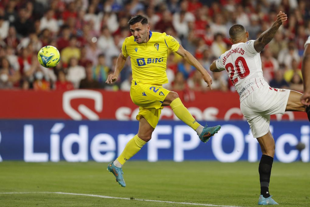 Diego Carlos, como Van Gaal, ve medio lleno el vaso del Sevilla: siempre positivo, nunca negativo