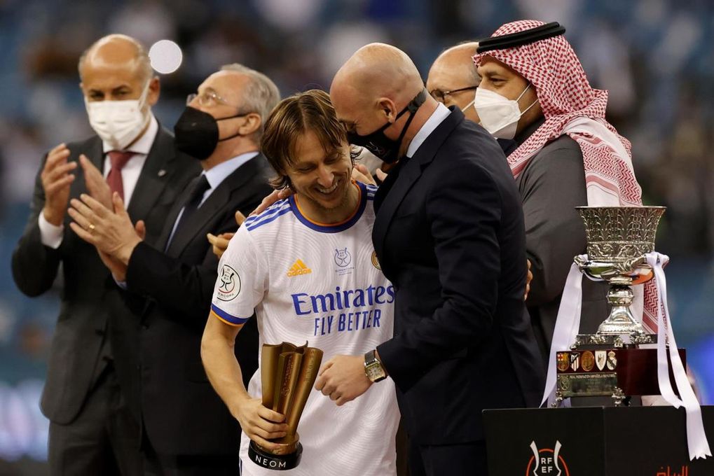 Rubiales entregará el trofeo al Real Madrid si se proclama campeón hoy
