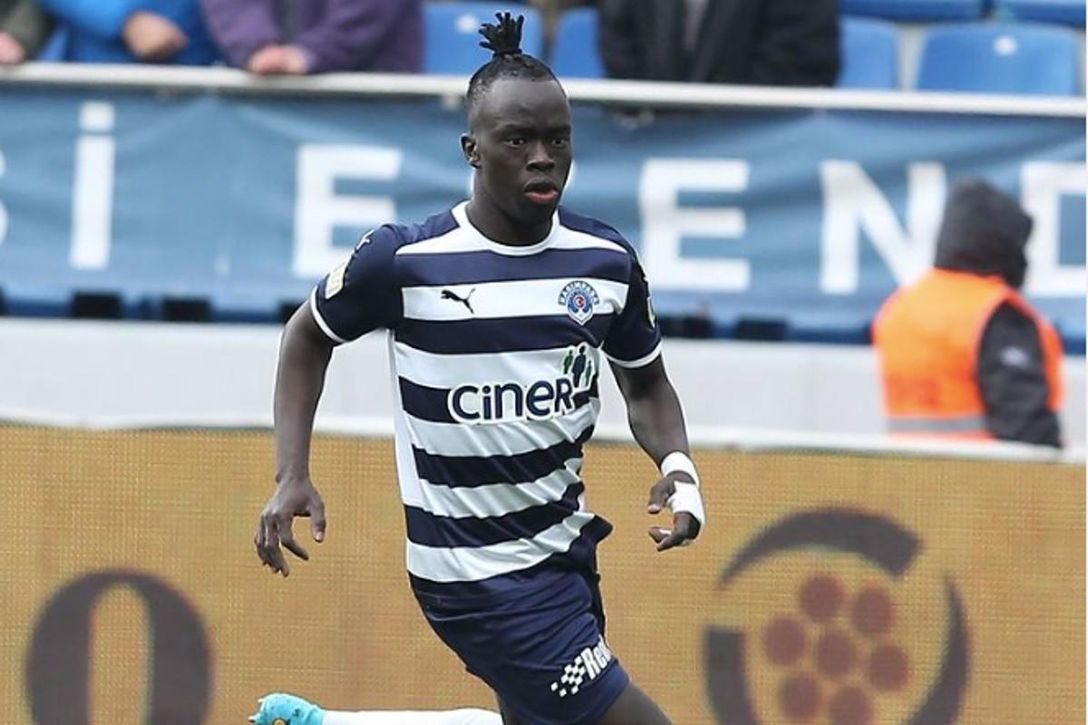 Al primer fichaje del Cádiz se le moja la pólvora