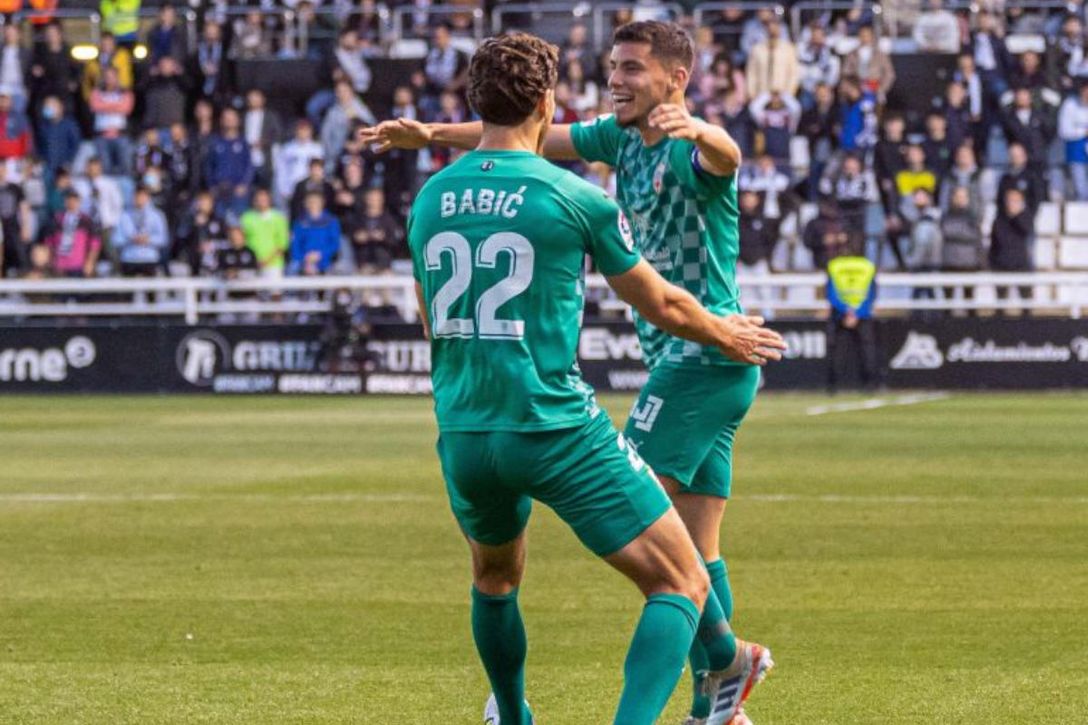 La victoria en Burgos permite al Almería soñar más que nunca con el ascenso