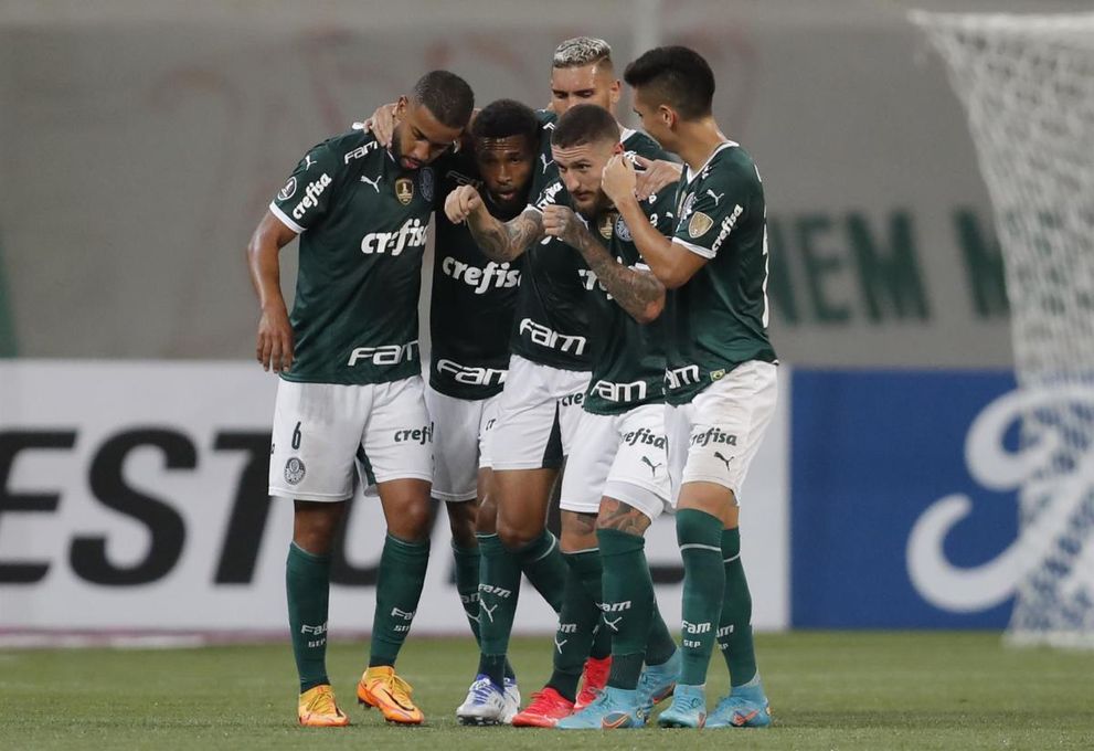 El líder Palmeiras visita al Independiente Petrolero, último en la