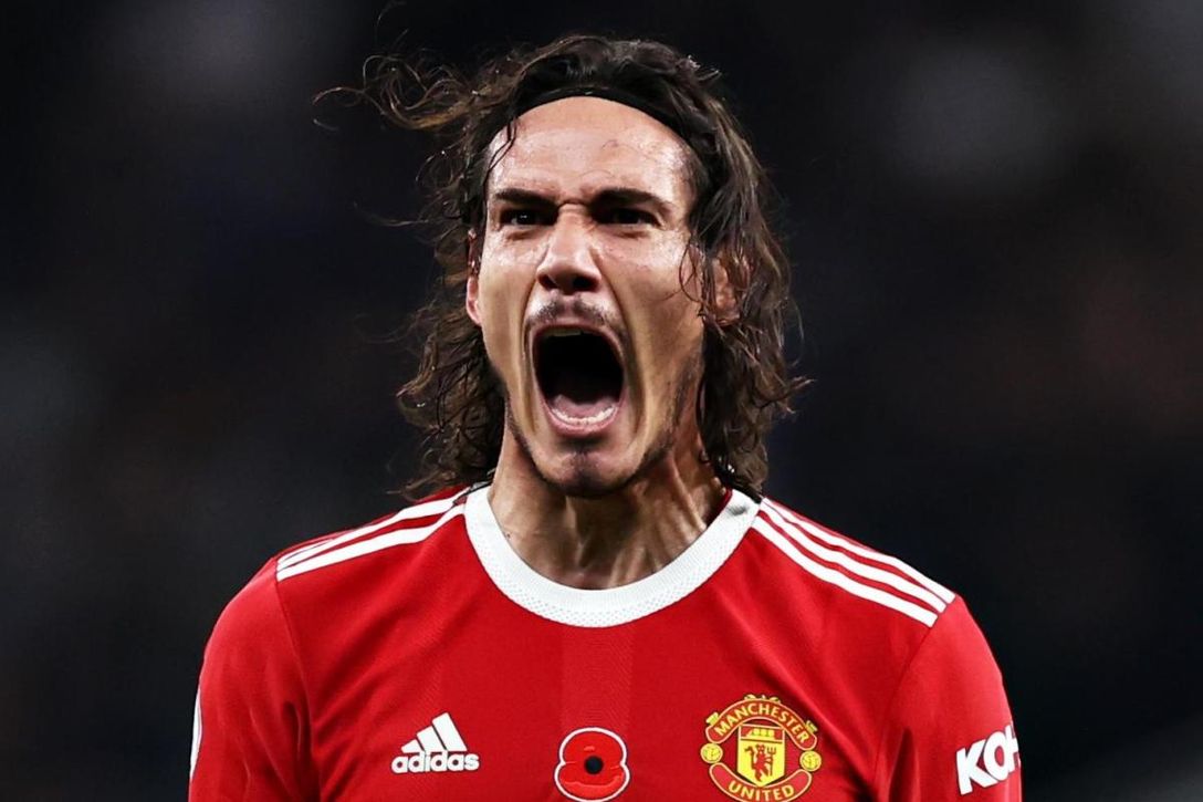 El entorno de Cavani acalla rumores y desvela su deseo