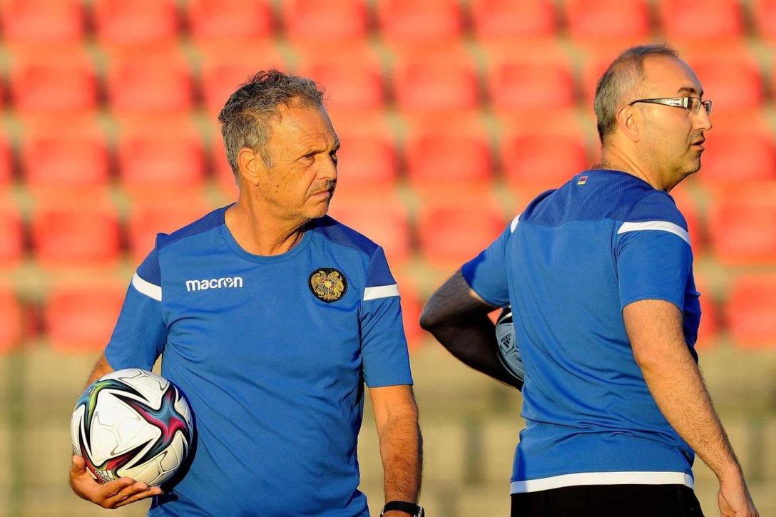 Caparrós: "Ahora se ven camisetas del Betis hasta sacando la basura"