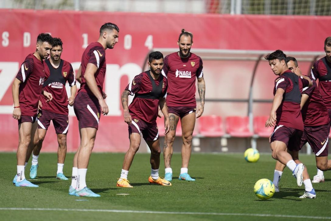 Del albero al césped de la ciudad deportiva con dos nuevas ausencias